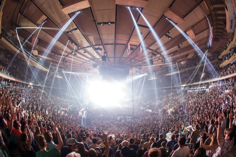 How Many People Can Fit in Madison Square Garden