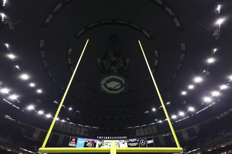How Many People Can Fit in the Superdome