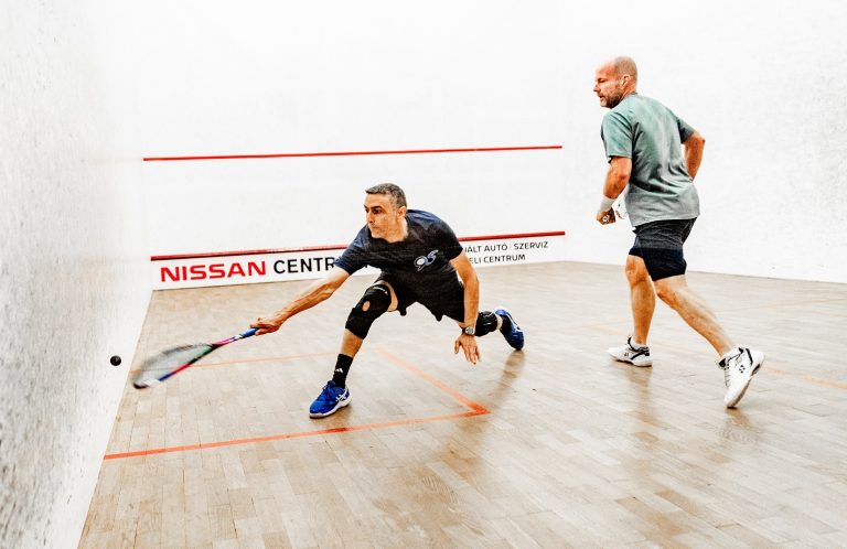 How to Play Squash Sport
