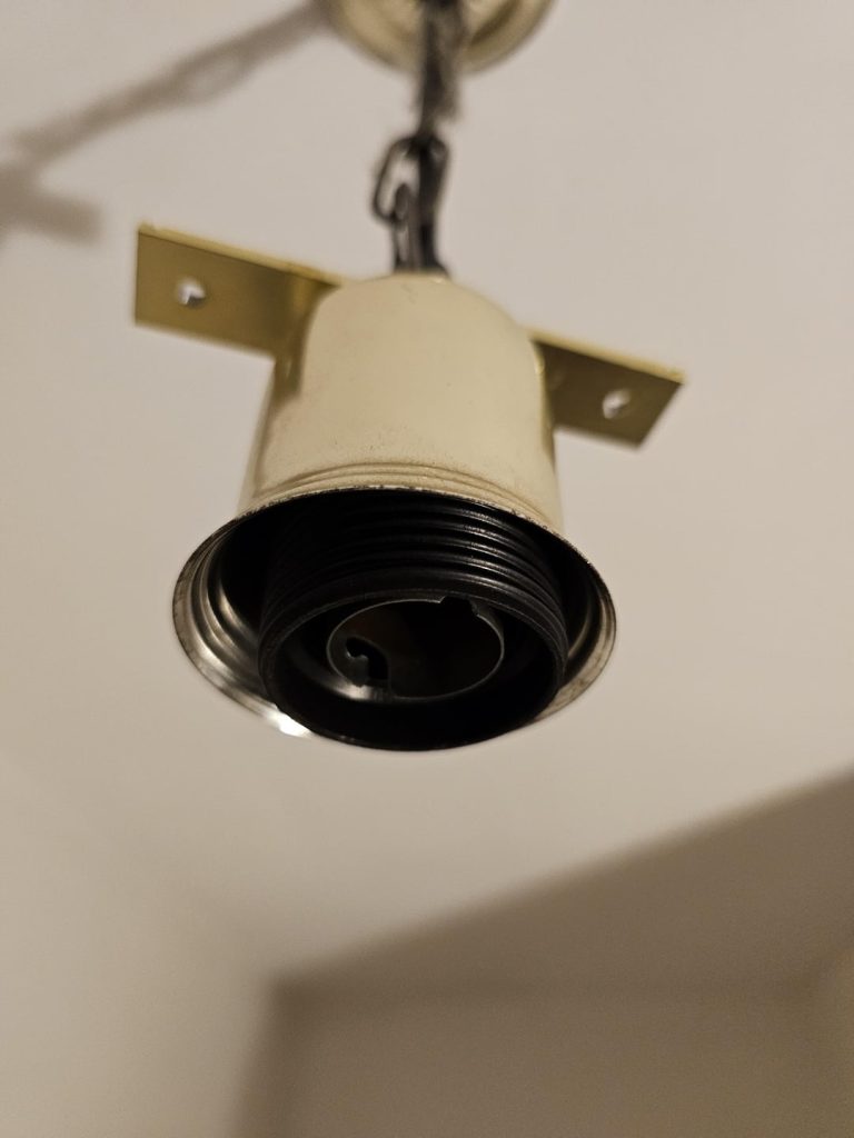 How to Remove Light Fitting