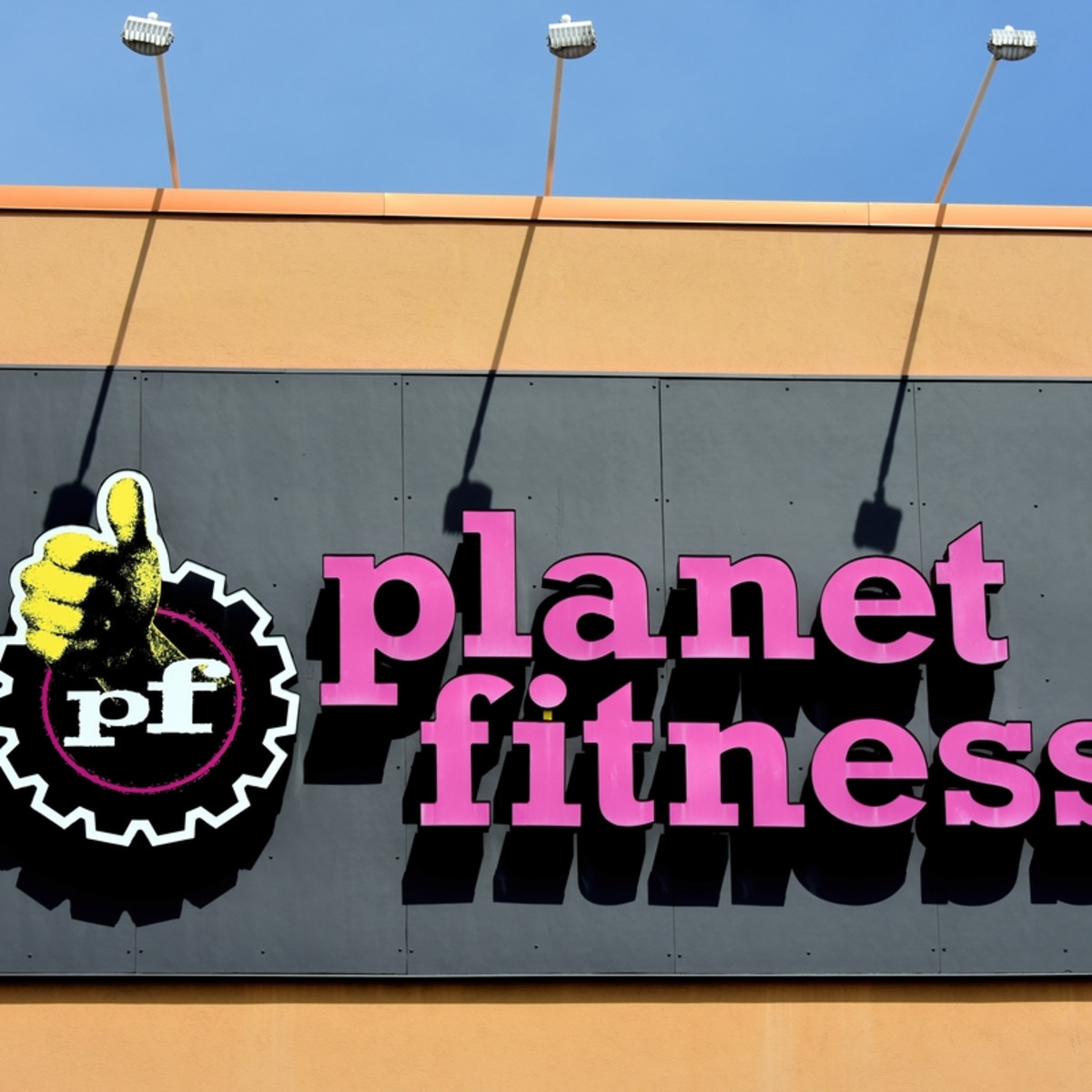What Time Does Planet Fitness Close Tonight: Find Out Now!