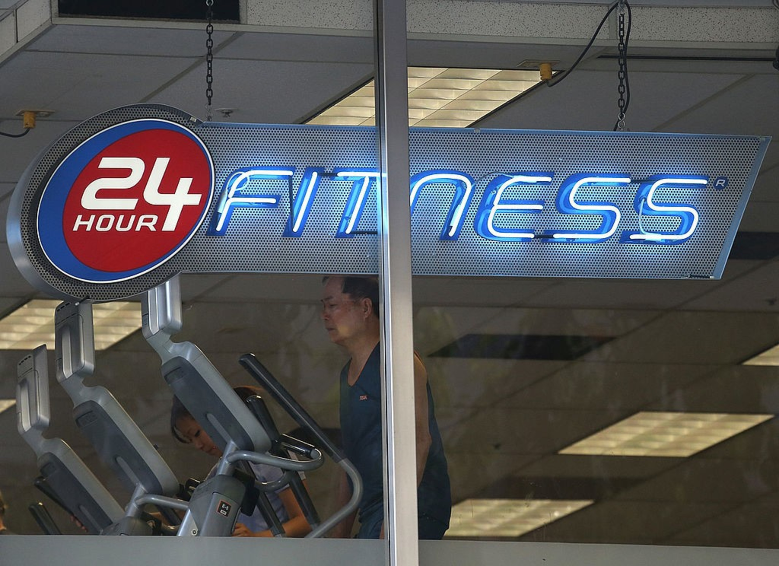 When Does 24 Hour Fitness Close